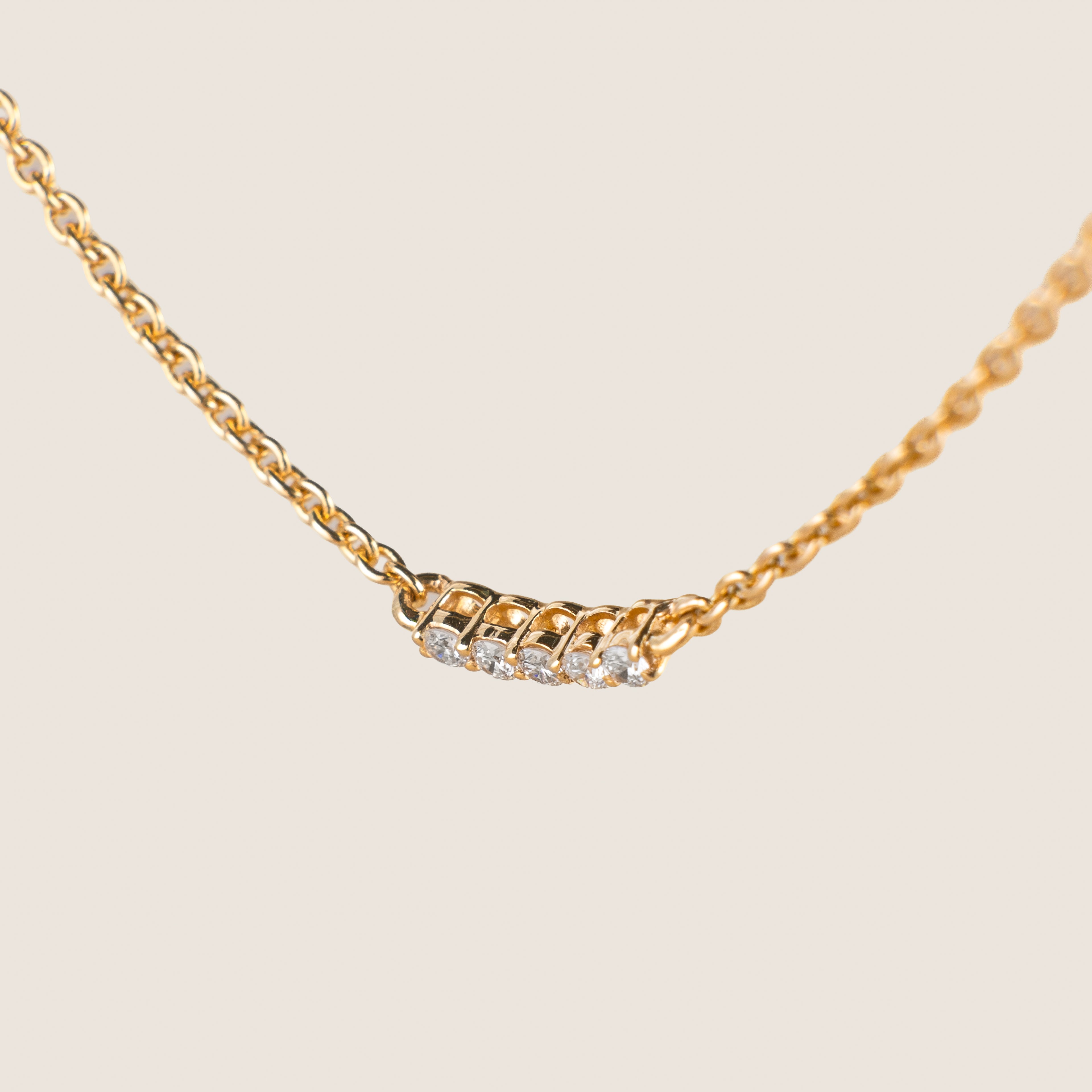 Curve Line Pendant Chain